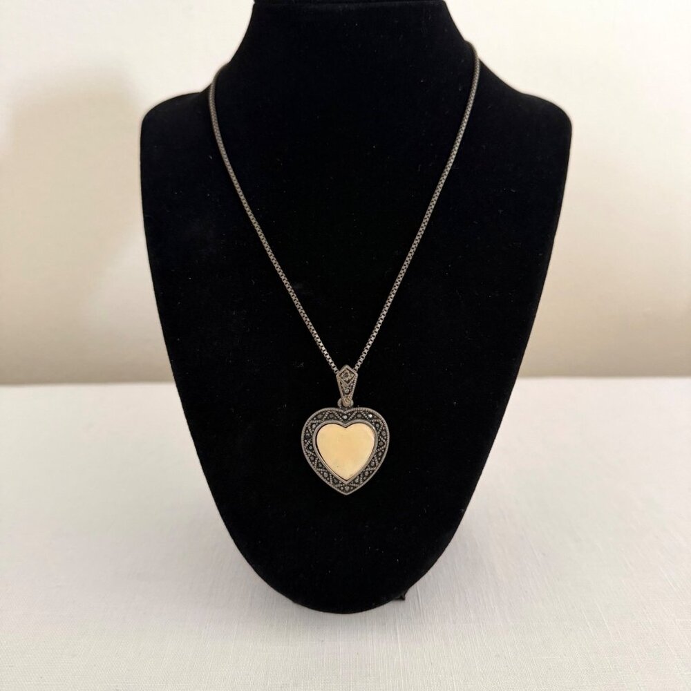 Vintage Heart Pendant Necklace Silver Tone Box Chain Late 20th Century - Picture 2 of 9